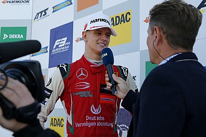 El apellido abrirá puertas a Mick Schumacher, asegura Carlos Sainz