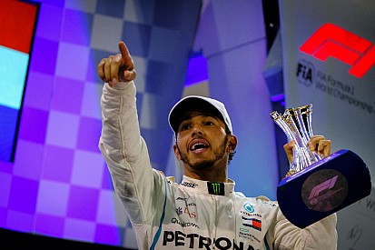 Hamilton se retrata após chamar cidade natal de “favela”