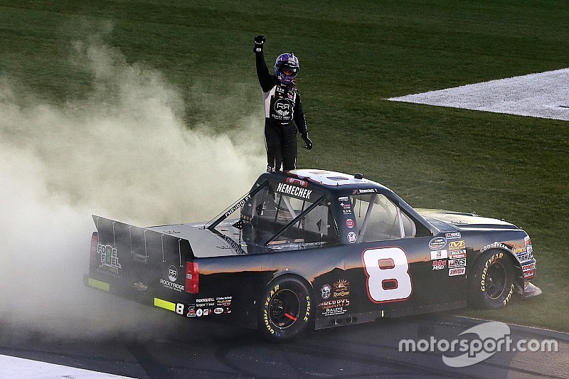 nascar-truck-atlanta-2016-race-winner-john-hunter-nemechek-nemco-motorsports.jpg