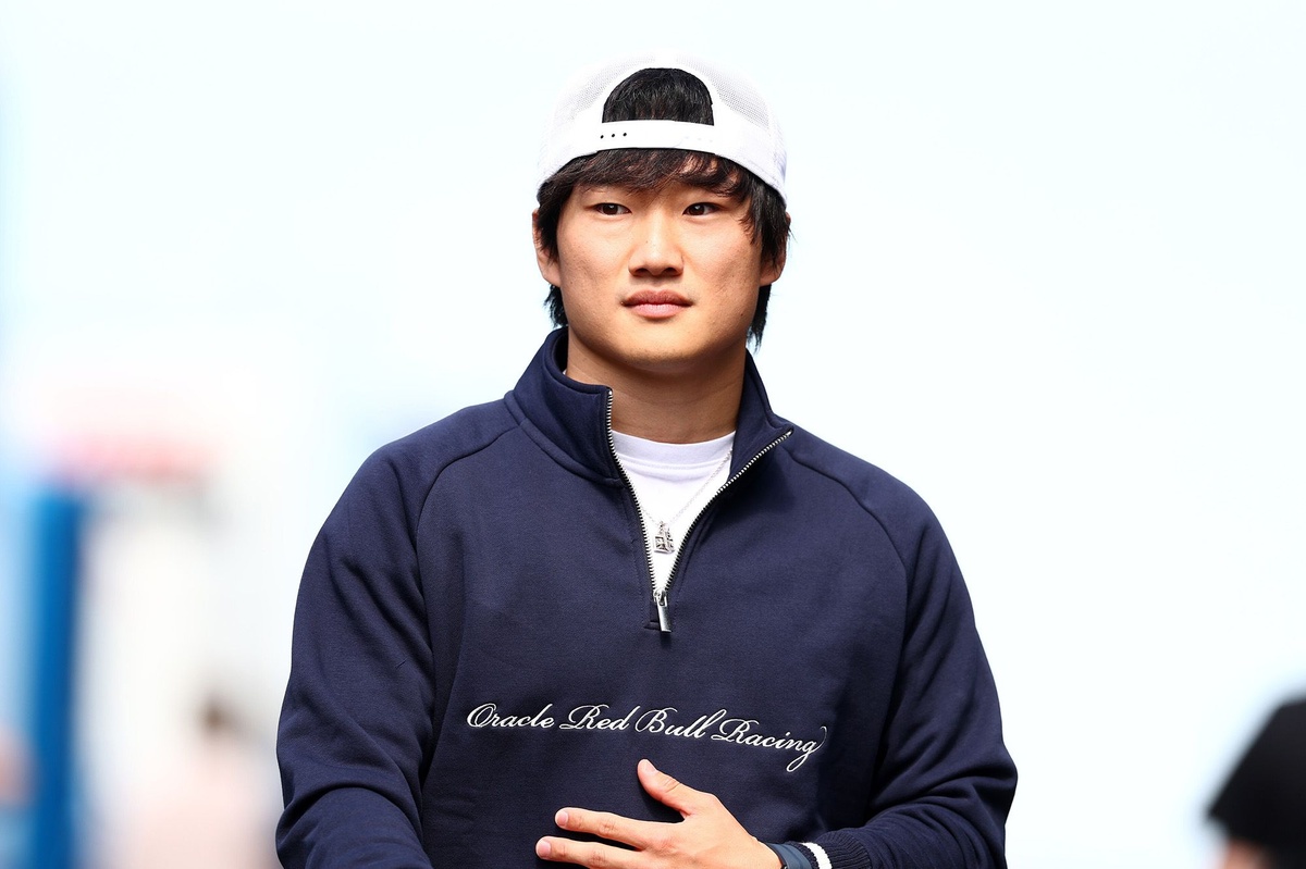 F1 角田裕毅選手　hexladコラボエプロン HexClad、F1ドライバー角田裕毅をグローバルアンバサダーに起用