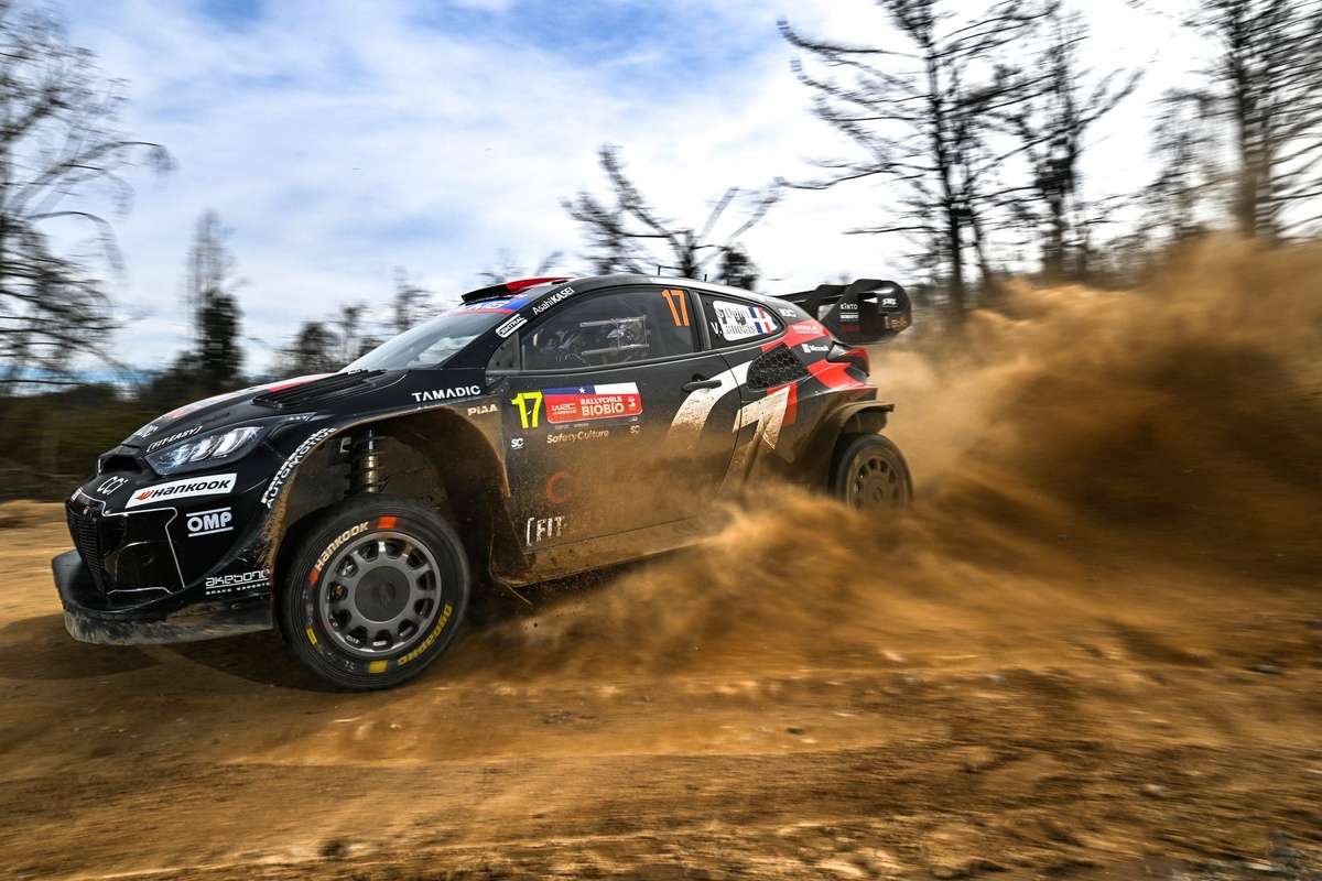 WRC Rally Chile: Ogier becomes fifth rally leader as the Toyotas pull away
