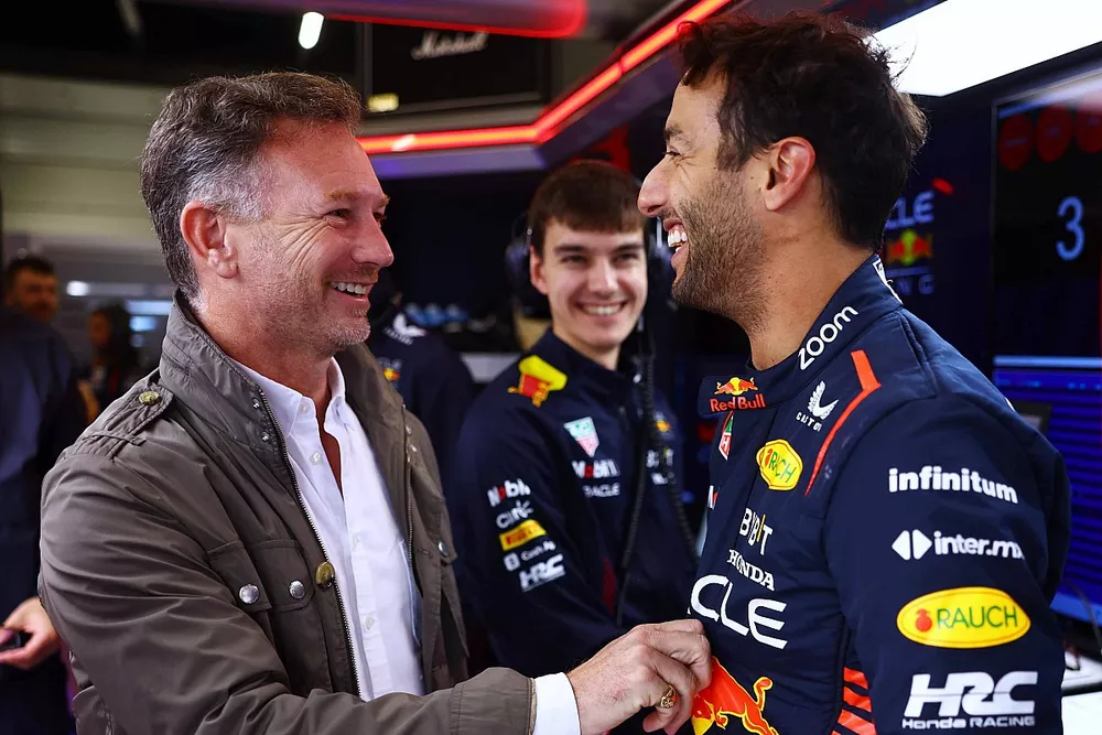 Daniel Ricciardo, Red Bull Racing speaks with Christian Horner, Red Bull Racing Team Principal
