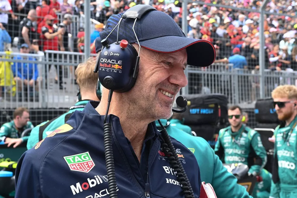 Adrian Newey, director t&eacute;cnico de Red Bull Racing, en la parrilla