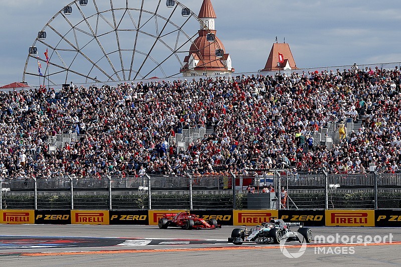 Mercedes sirve en bandeja la victoria a Hamilton en Rusia