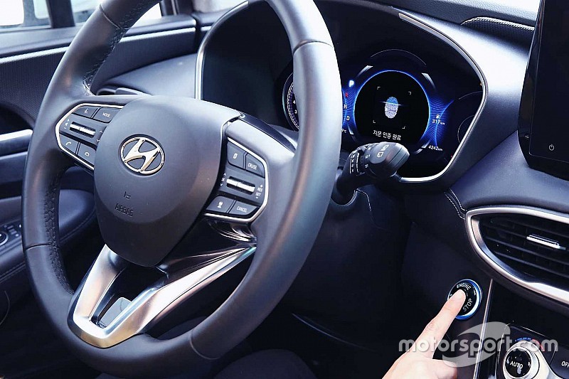 Hyundai Santa Fe відкриватиметься та заводитиметься лише відбитком пальця