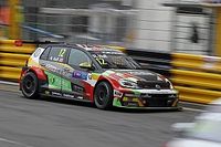 Makau przeraża Huffa