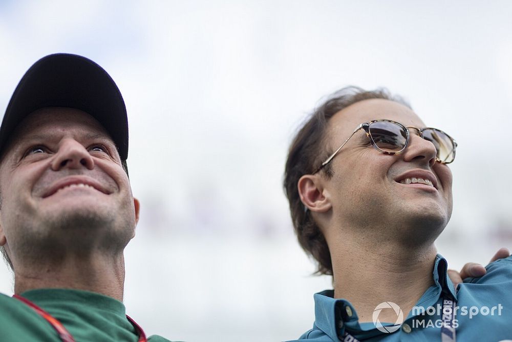 (L to R): Rubens Barrichello and Felipe Massa on the drivers parade 