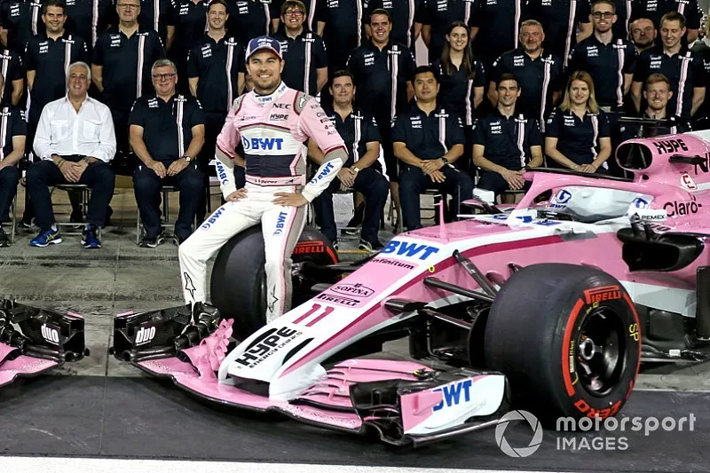 Esteban Ocon, Racing Point Force India et Sergio Perez, Racing Point Force India lors de la photo de fin d'ann&eacute;e de Racing Point Force India F1 Team