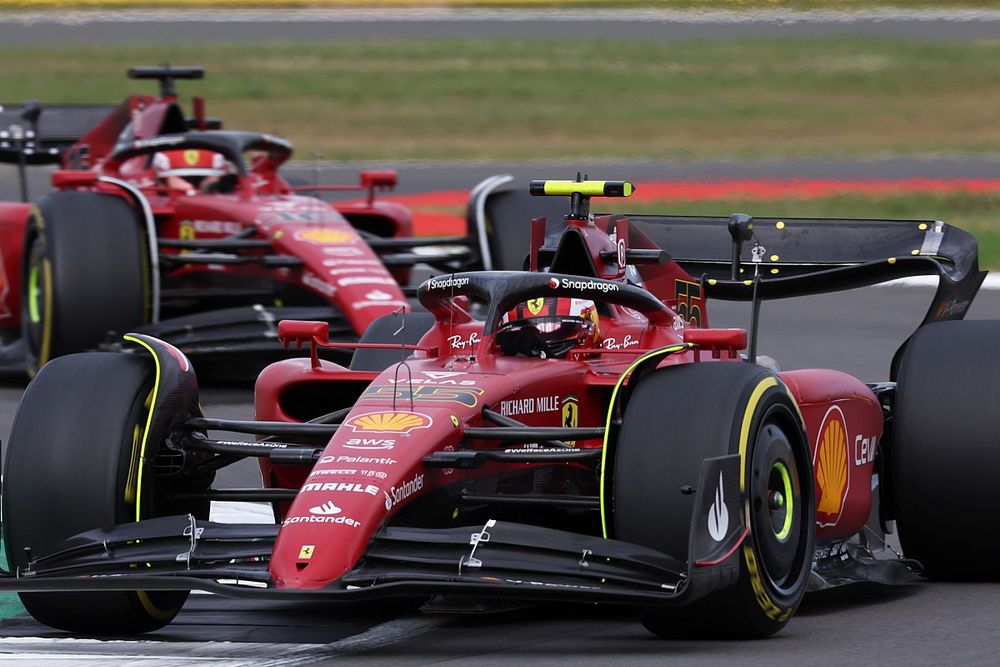 Carlos Sainz, Ferrari F1-75, Charles Leclerc, Ferrari F1-75