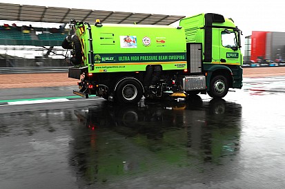 Silverstone harus bersiap aspal ulang lagi