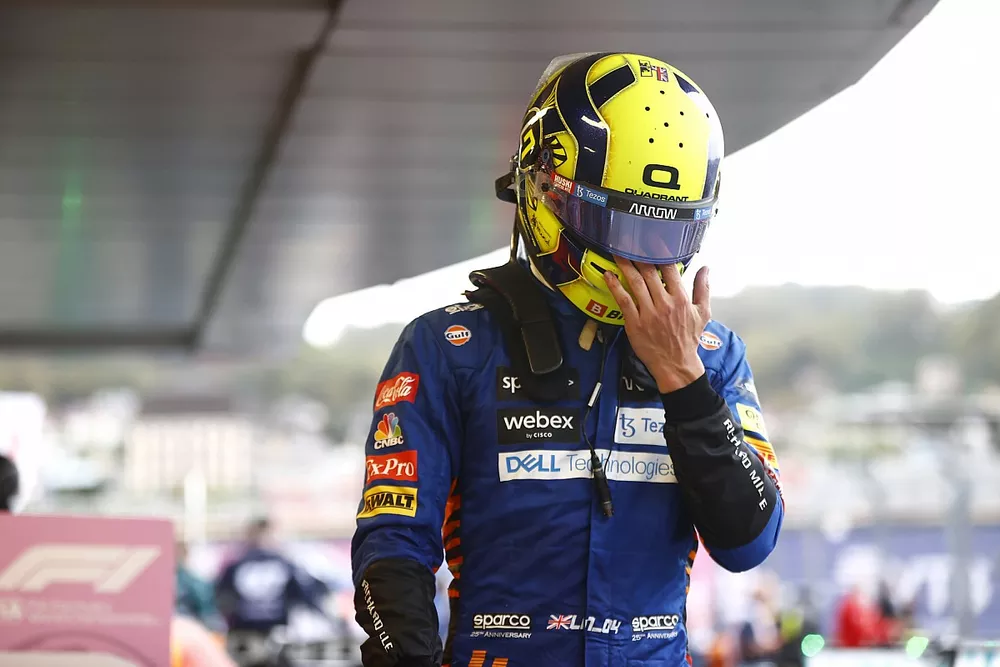 Lando Norris, McLaren, d&eacute;&ccedil;u dans le parc ferm&eacute;