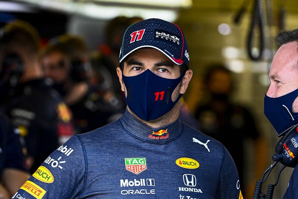 Sergio P&eacute;rez, Red Bull Racing, con Christian Horner, director de equipo, Red Bull Racing