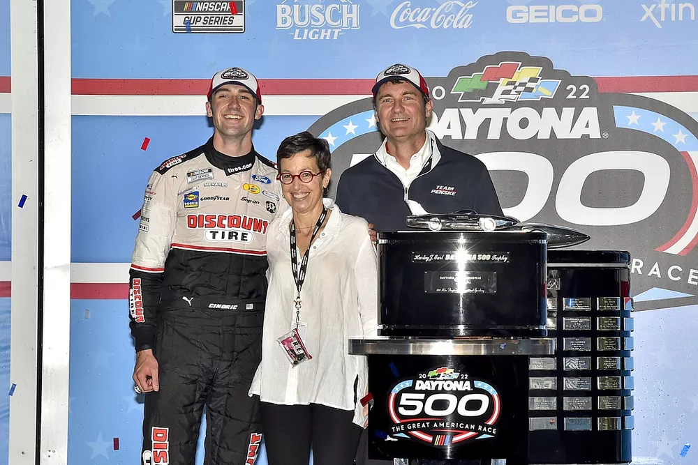 Austin Cindric, Team Penske, Ford Mustang Discount Tire, Victory Lane