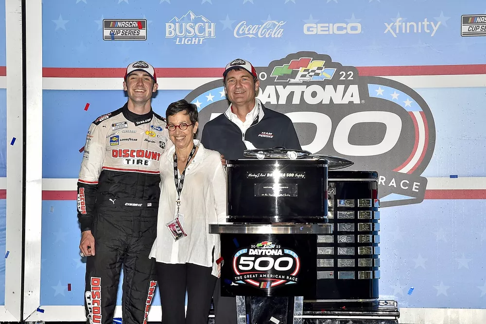 Austin Cindric, Team Penske, Ford Mustang Discount Tire, Victory Lane