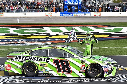 Kyle Busch segura Kevin Harvick e vence no Texas