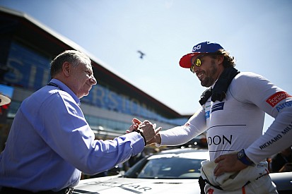 De Ferran: Alonso, McLaren için "büyük bir varlık"