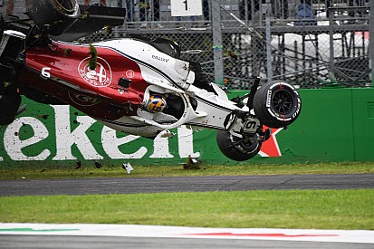 Fotogallery: la sequenza della carambola di Marcus Ericsson alla Prima Variante