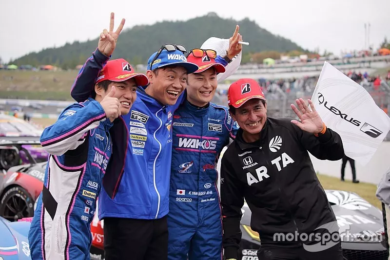 GT500 champions #6 Lexus Team LeMans Lexus LC500: Kazuya Oshima, Kenta Yamashita