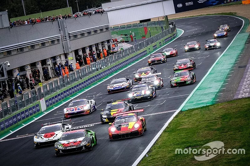 Start action GT Main race