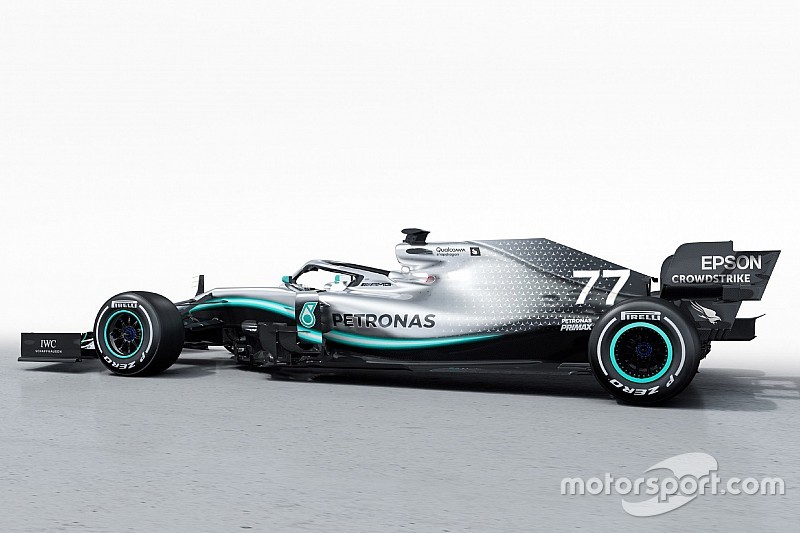 Fotogallery: la Mercedes W10 non ha la livrea camouflage, ma è comunque cambiata