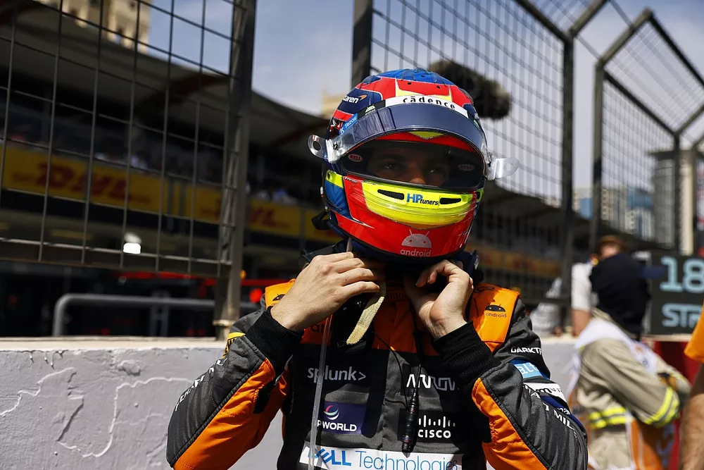 Oscar Piastri, McLaren on the grid prior to racing