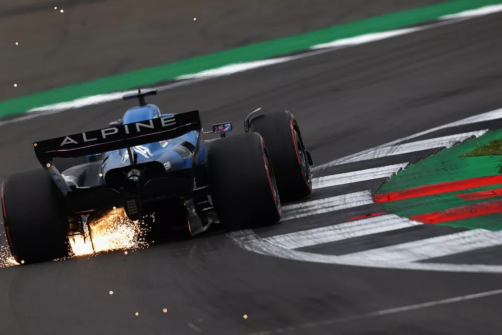 Fernando Alonso, Alpine A522, fait des &eacute;tincelles