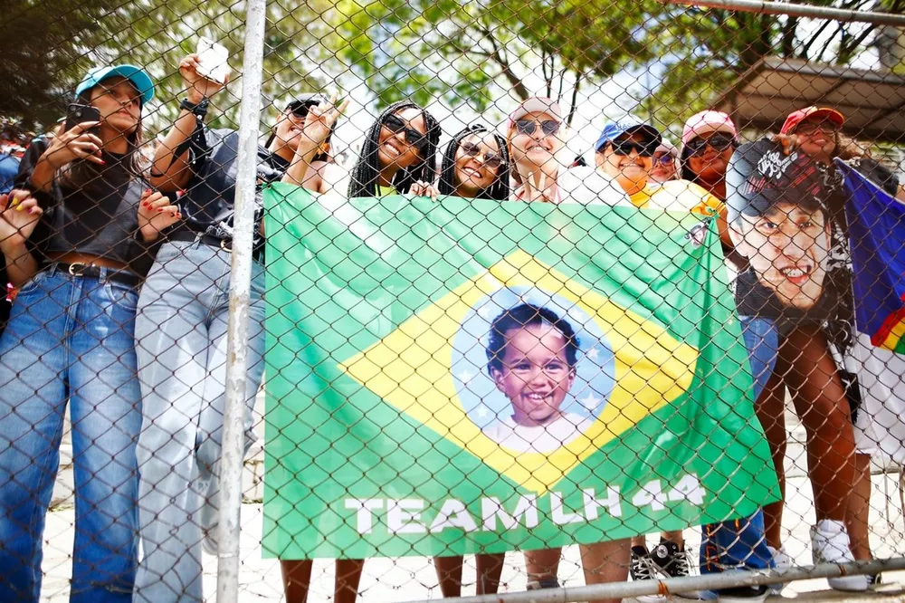 Lewis Hamilton, Mercedes-AMG, fans