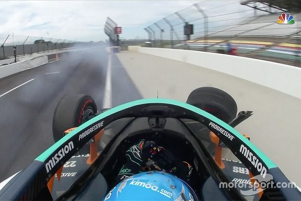 Fernando Alonso, Arrow McLaren SP Chevrolet, crash