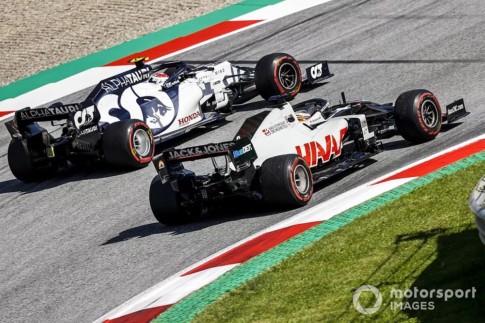 Pierre Gasly, AlphaTauri AT01, devant Romain Grosjean, Haas VF-20