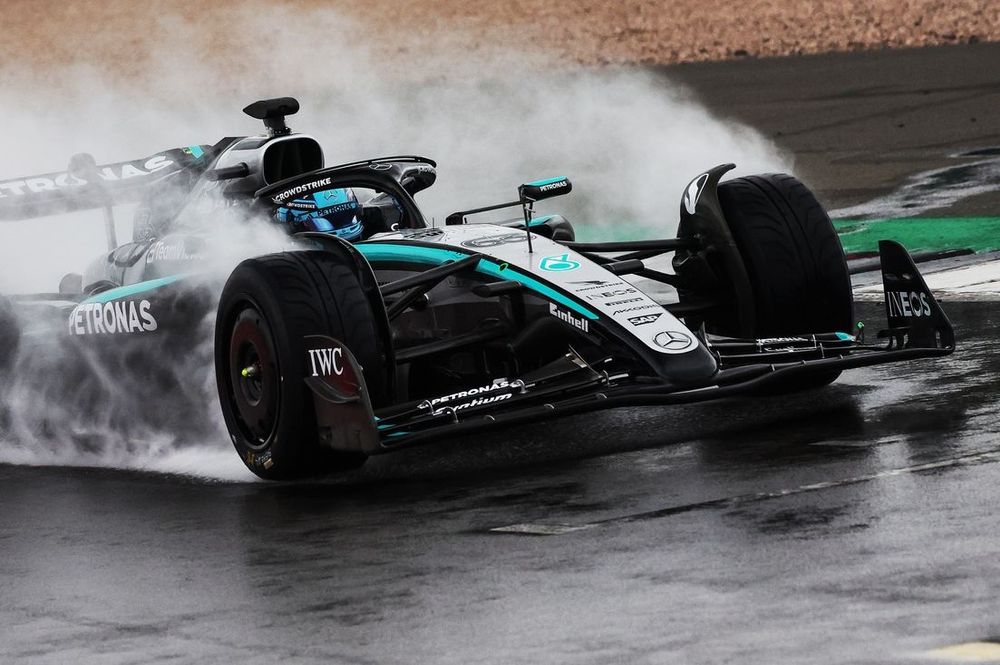 George Russell, Mercedes W15, Test Pirelli a Silverstone