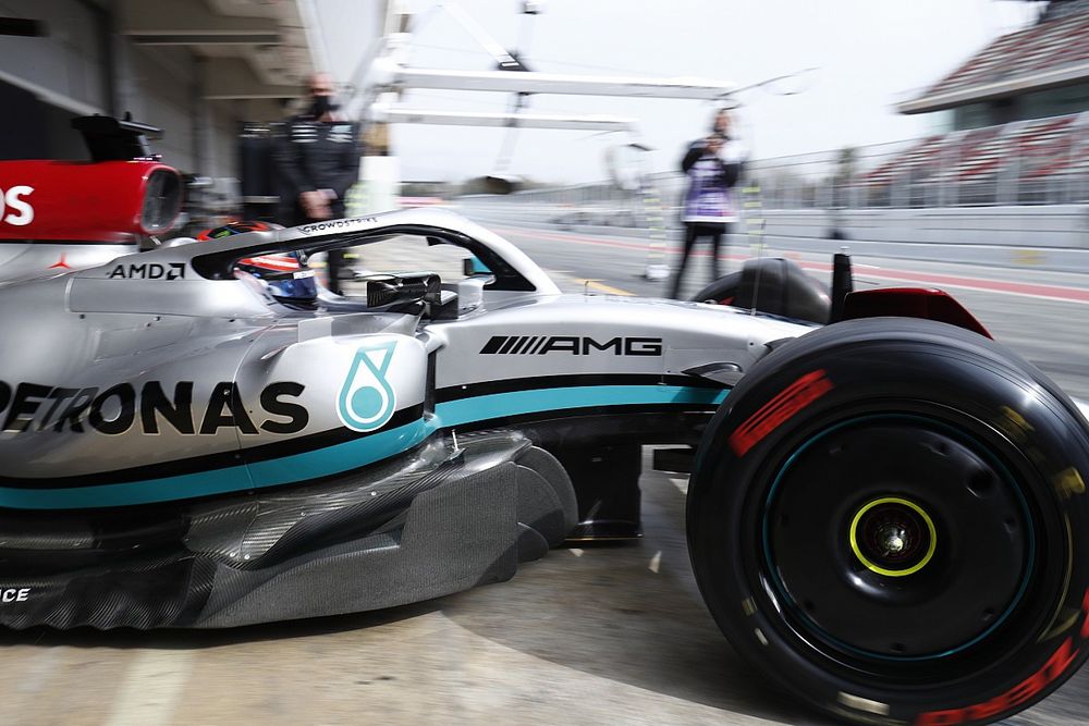 George Russell, Mercedes W13, leaves the garage