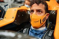 Fotos: Ricciardo se viste de McLaren F1 para hacerse el asiento