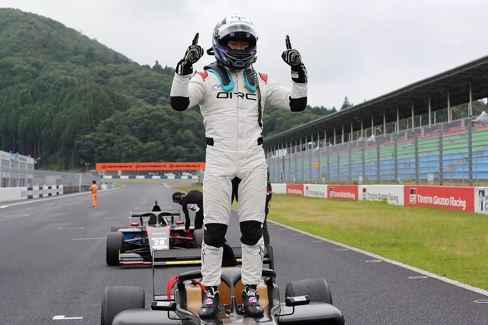 Yoshiaki Katayama