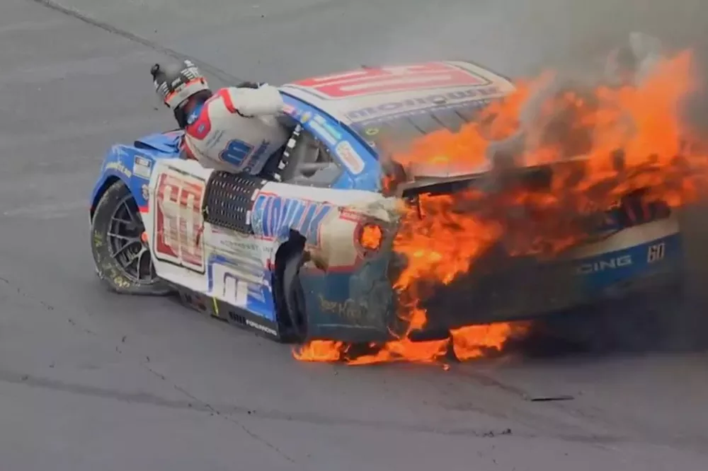 Incendio en el coche de Ryan Preece