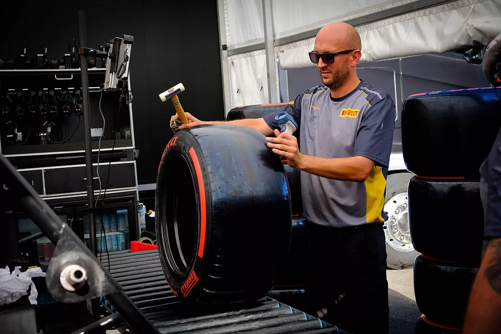 Membri Pirelli al lavoro