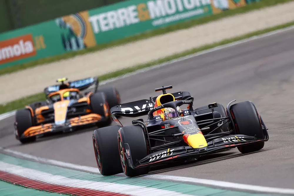 Max Verstappen, Red Bull Racing RB18, Lando Norris, McLaren MCL36