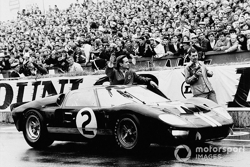#2 Shelby  American Inc. Ford Mk II:  Bruce McLaren, Chris Amon