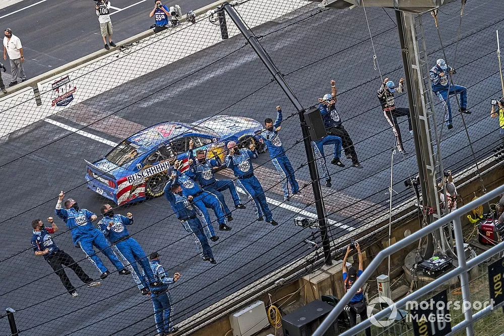 Kevin Harvick and Stewart-Haas Racing team celebrating the victory