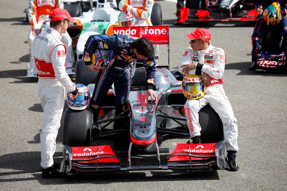 Mark Webber, Red Bull Racing RB6 Renault checks out the f duct system on the McLaren MP4-25 Mercedes of Jenson Button and Lewis Hamilton