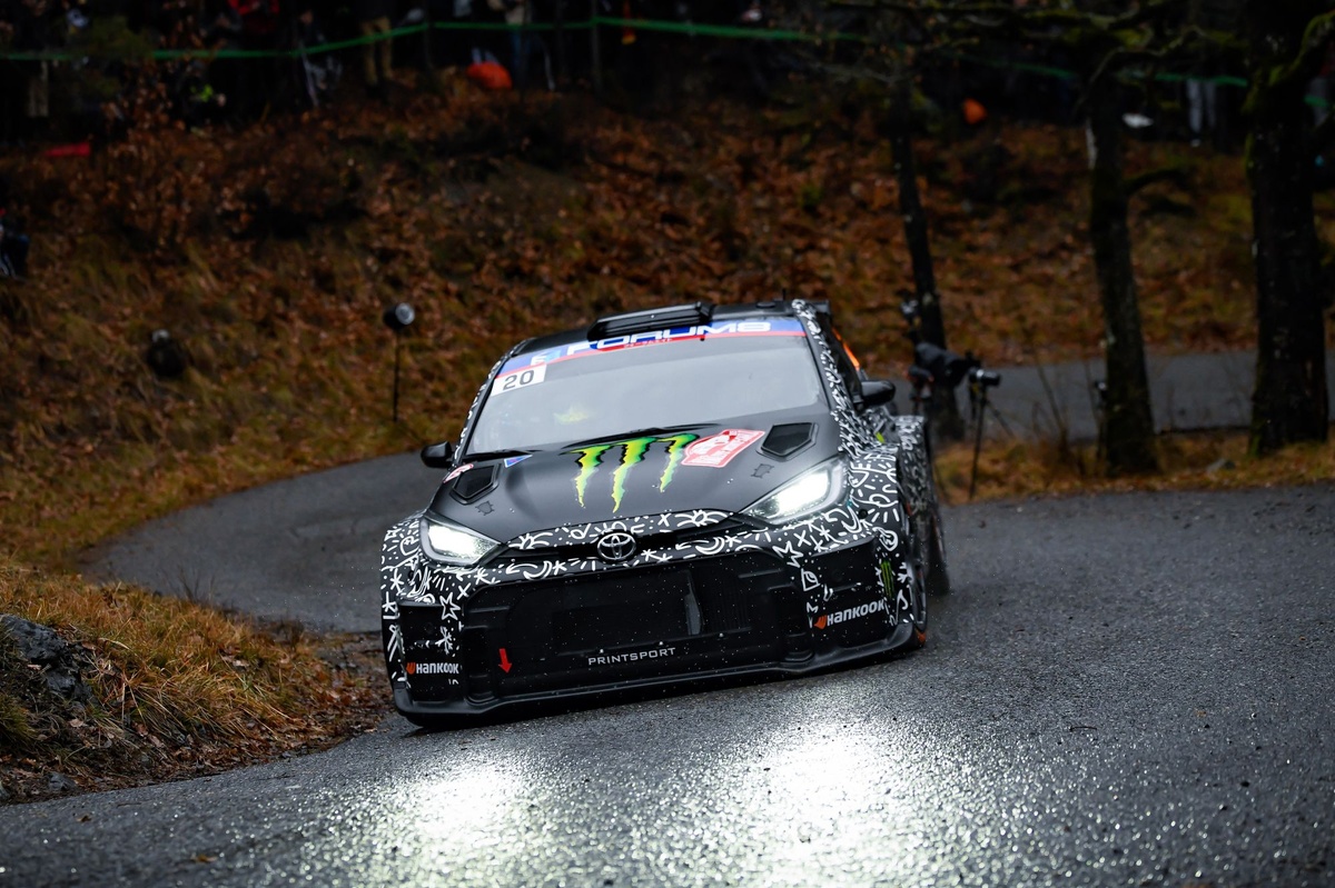 スバル WRC ラリーカー 1:18 ソルベルグ スバル WRC ラリーカー 1:18 ソルベルグ