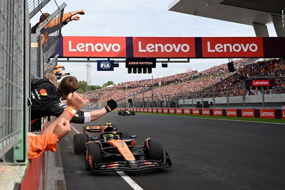 Lando Norris, McLaren, Oscar Piastri