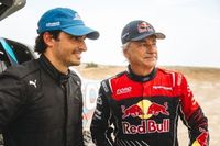 Sainz sufre como copiloto de su padre en el Ford Raptor: "¡Estás loco, papá!"