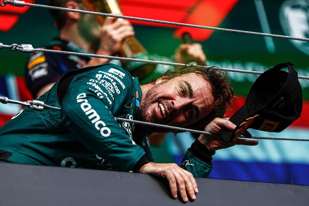 Podio: tercer lugar Fernando Alonso, Aston Martin F1 Team