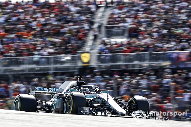Hamilton diz que “deu espaço demais” a Verstappen em duelo