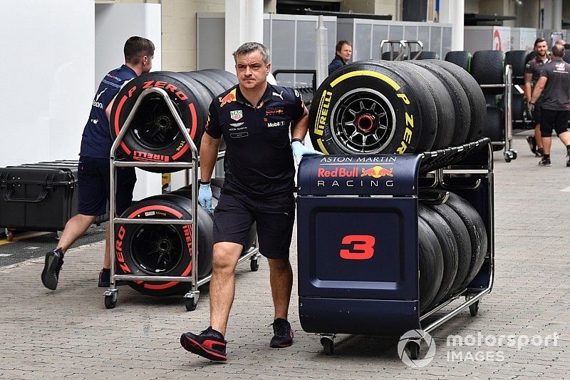 Red Bull Racing mechanic and Pirelli tyres 