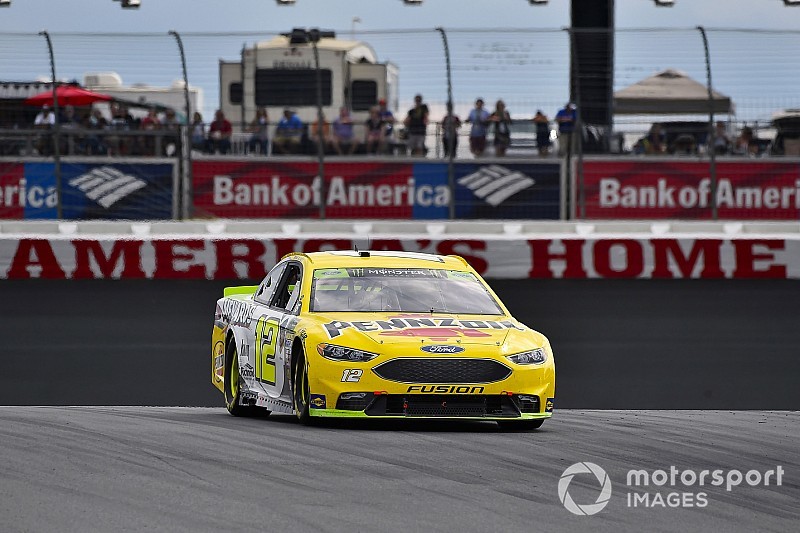 Disastro di Truex e Johnson all'ultima curva: Ryan Blaney ne approfitta e trionfa a Charlotte!