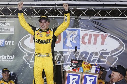 NASCAR: Bell segura Reddick e vence na terra de Bristol