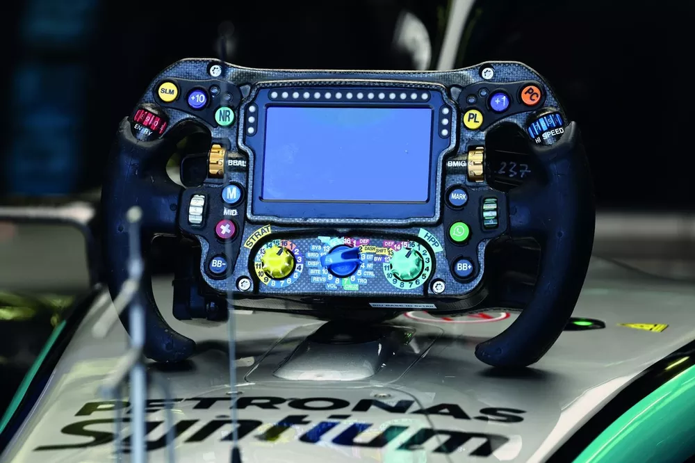 Volante de George Russell, Mercedes