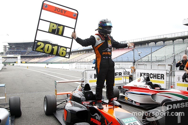 Joey Mawson sichert sich den Formel-4-Titel