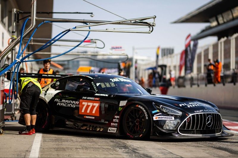 24h Dubai 2023 Beide HRTMercedes nach sechs Stunden raus